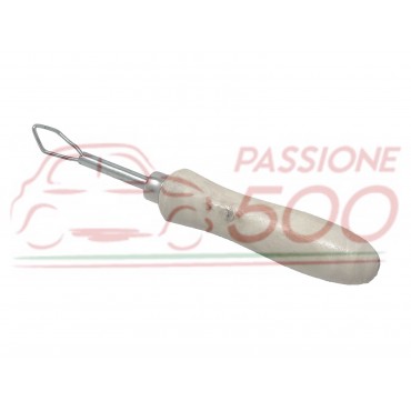 TOOL FOR FIT THE CHROMED TRIM OF WINDSHIELD GASKET FIAT 500 L